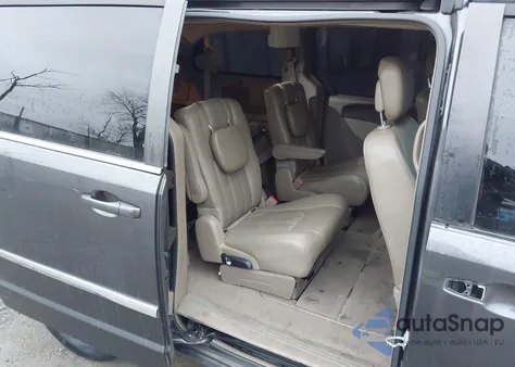 2016 Chrysler Town & Country Touring z USA, uszkodzony, nr VIN 2C4RC1BG9GR252487